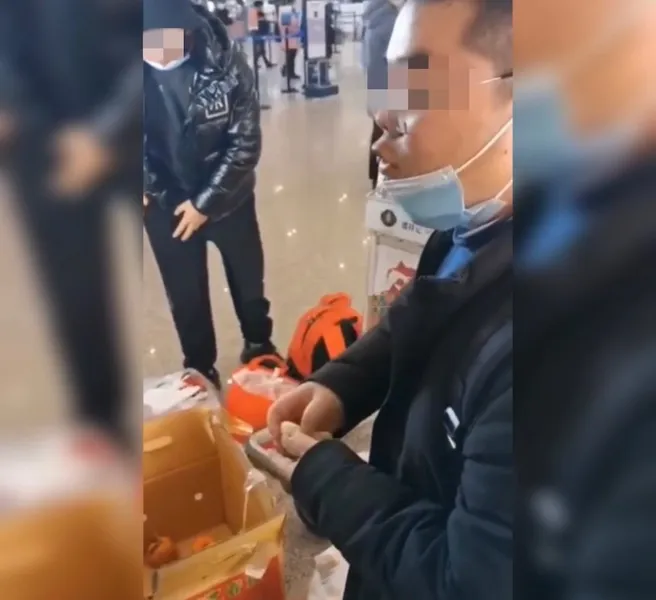 嫌托运贵4男子当场吃完60斤橘子什