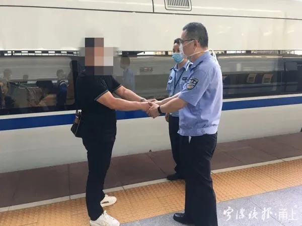 爸爸炫耀儿子成绩,闯出大祸!高考600多分的儿子:我不要读大学了