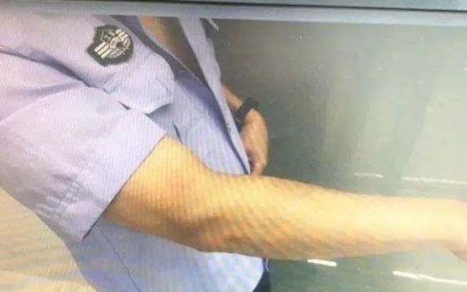 妻子被家暴报警丈夫打断辅警肋骨什