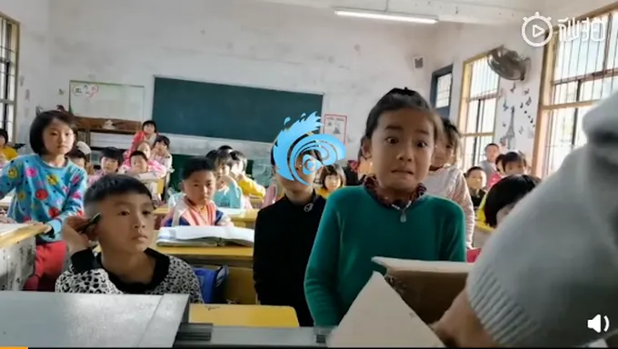 女孩考第一奖励太丰盛惊出表情包太