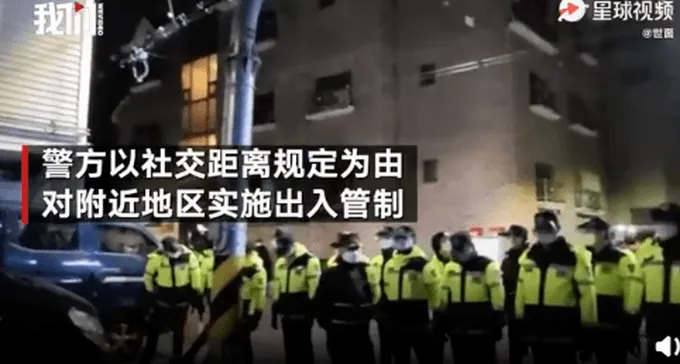 素媛案罪犯打手电筒观察抗议者什么情况？素媛案罪犯遭上百人堵家门
