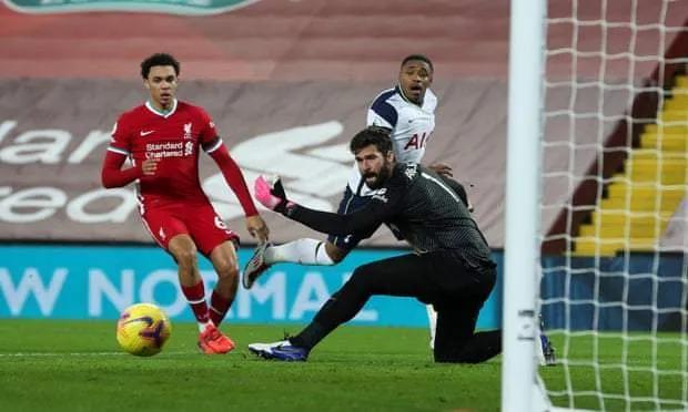 英超利物浦2-1绝杀热刺登顶积分榜 菲尔米诺贡献绝杀