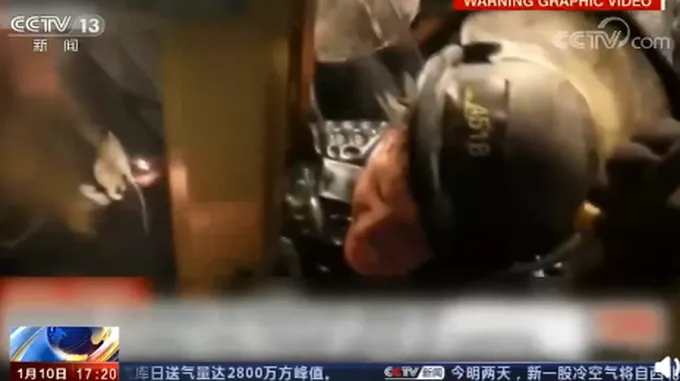 抗议者闯入美国国会大量画面曝光 