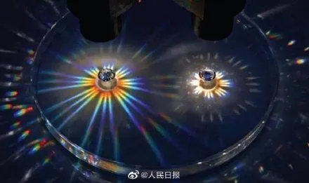 厦门大学给物理学新生送钻戒什么情