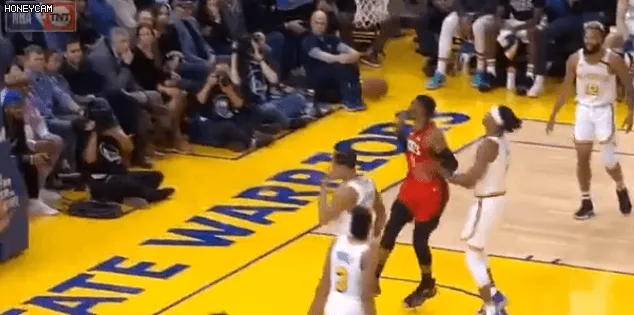 爆发冲突!火箭狂胜勇士30分,威少被驱逐,哈登保镖第一个冲上来