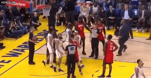 爆发冲突!火箭狂胜勇士30分,威少被驱逐,哈登保镖第一个冲上来