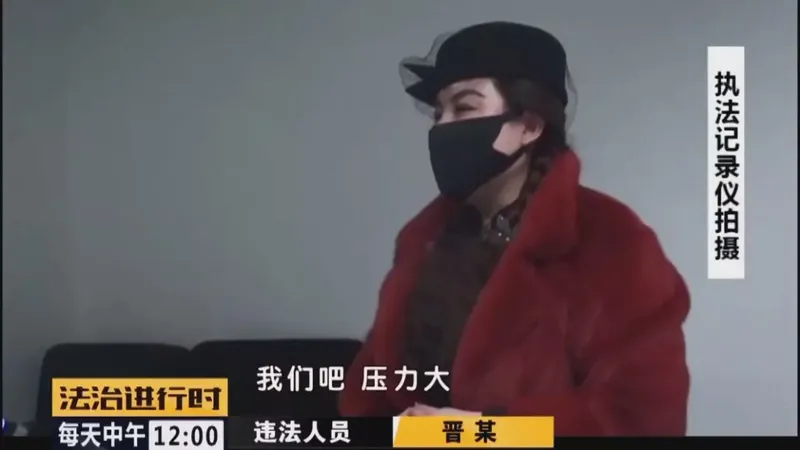 海淀奔驰女硬闯小区现场视频 海淀奔驰女不配合疫情防控还污蔑