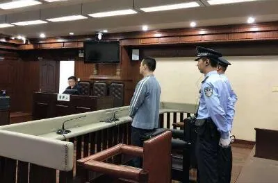首例咸猪手入刑案是怎么回事？上海地