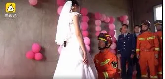 消防员分期60年买钻戒是怎么回事?消防员给未婚妻一辈子承诺