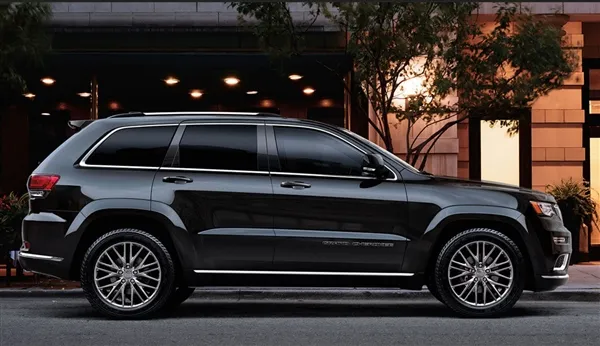 全系标配空气悬架 新款Jeep大切诺基曝光:全时四驱带中差锁止