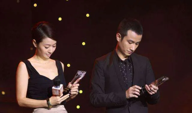 文章离婚喝醉当街小便？文章离婚后现