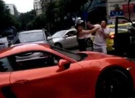 保时捷女车主丈夫是谁？保时捷女司机