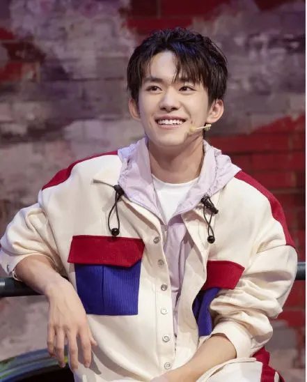 易烊千玺红眼航班是什么意思?易烊千玺遭不公平待遇这件事是真的吗?