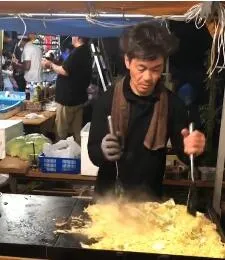 日本炒面大叔撞脸王宝强怎么回事？撞