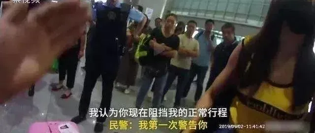 女演员大闹高铁站，对警察叫嚣“我是