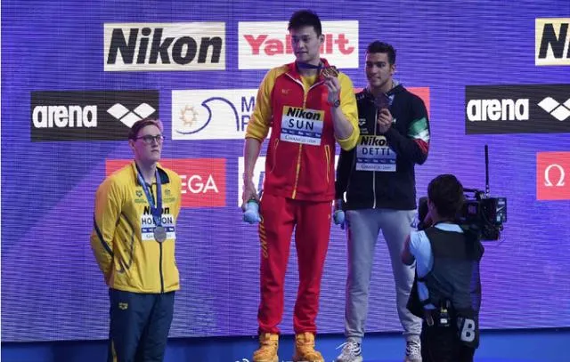 霍顿挑唆季军不与孙杨合影!意大利人拒绝:我练得苦,要站上领奖台