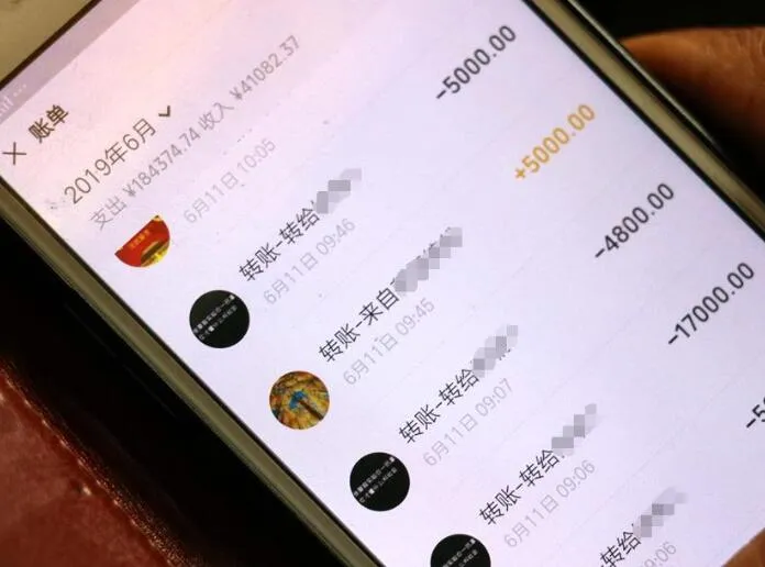 资助女大学生180万发现是壮汉 事件