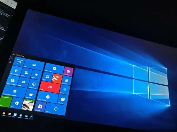 Win10新版又悲剧了！老外神评论 | 新版win10没有家庭组