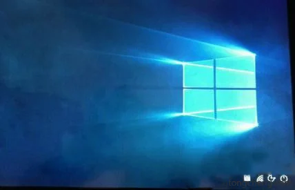 Win10开机后桌面只显示右下角4个图