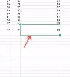 wps表格如何让下方单元格一样大小