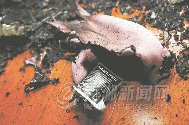 手机爆炸 手机爆炸伤人图片