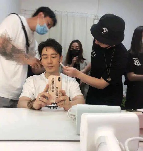姐姐们不收手机吗 | 姐姐没收手机犯法吗