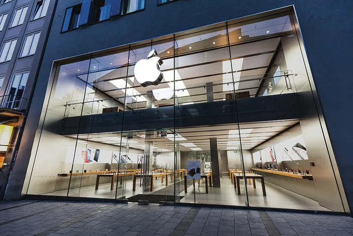 iPhone 14机模上手：Pro型号线圈部分下移以兼容MagSafe配件