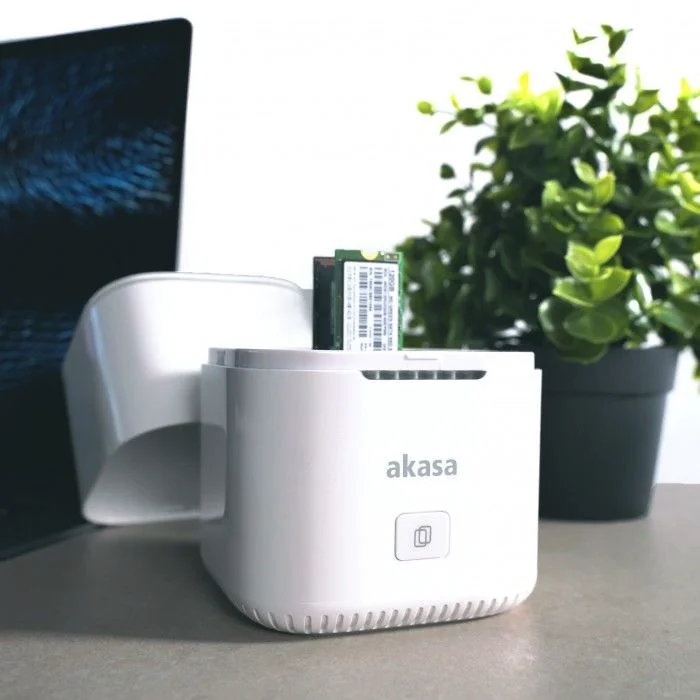 Akasa推出DuoDock MX 可插两根M.2 NVMe SSD的驱动器底座