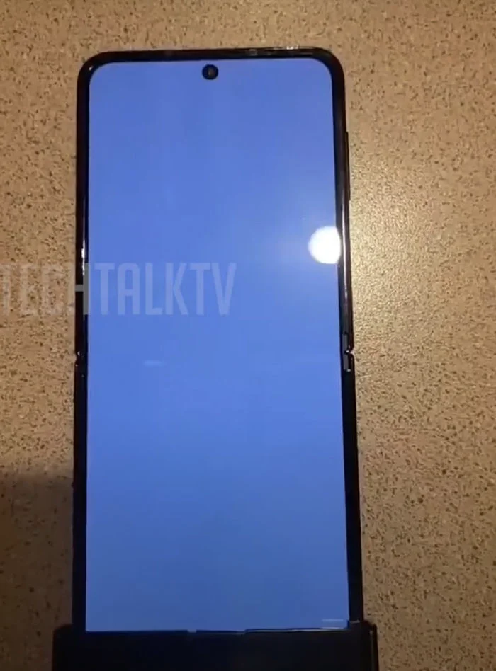 泄露的Galaxy Z Flip 4照片显示：新