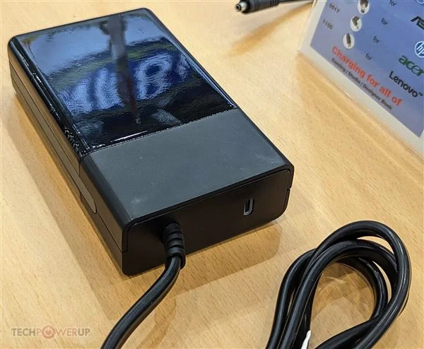 氮化镓充电器冲到340W！体积蚌埠住了